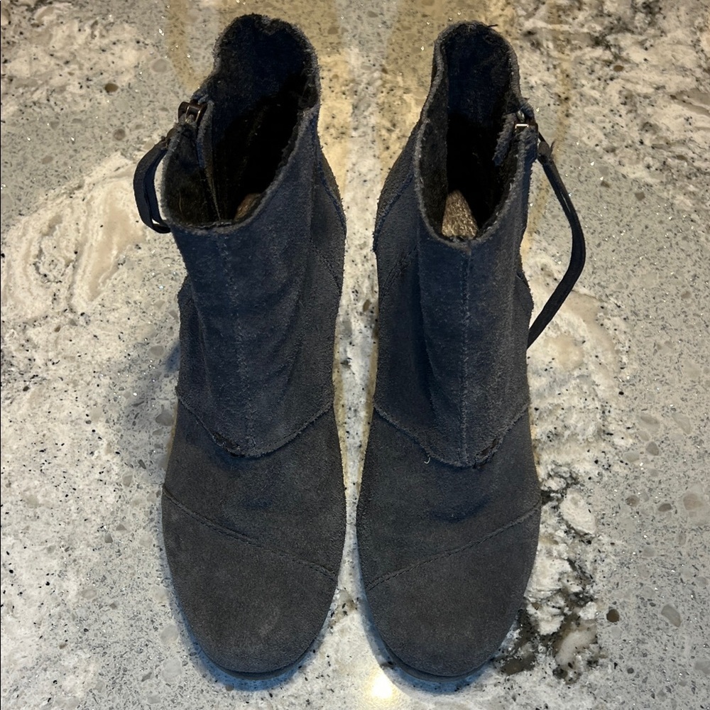 TOM'S Gray Suede Leather Desert Wedge Ankle Bootie Size 6.5 - Picture 8 of 10